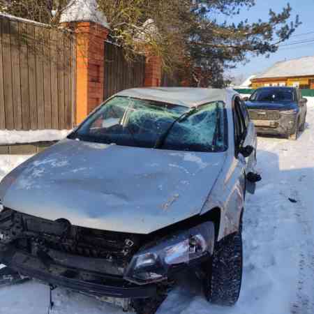 Аварийные автомобили Фольксваген Поло, 2011, 1.6, АКПП выкупили за 400000
